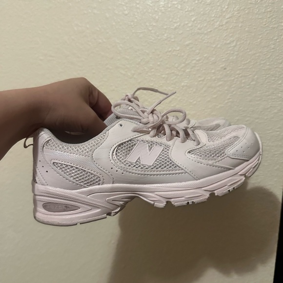 New Balance 530 Light Pink Sneakers - Picture 1 of 3